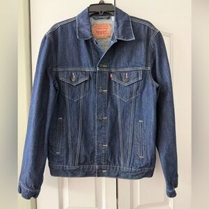 Men’s Levi’s Trucker Jacket. Dark Wash. Size Large